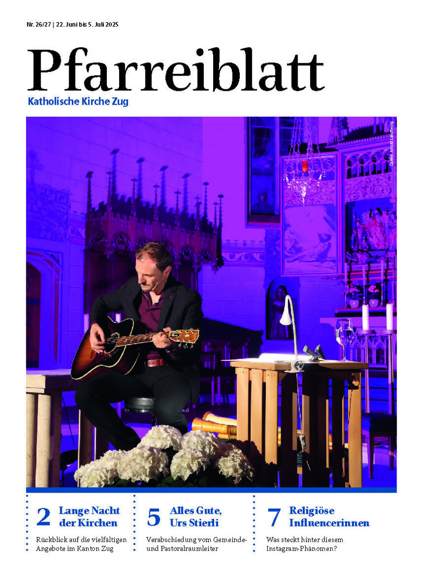 Titelseite des Pfarreiblattes mit Ausgabeangabe, Titelthemen und einem Bild.