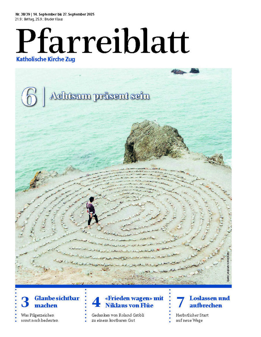 Titelseite des Pfarreiblattes mit Ausgabeangabe, Titelthemen und einem Bild.