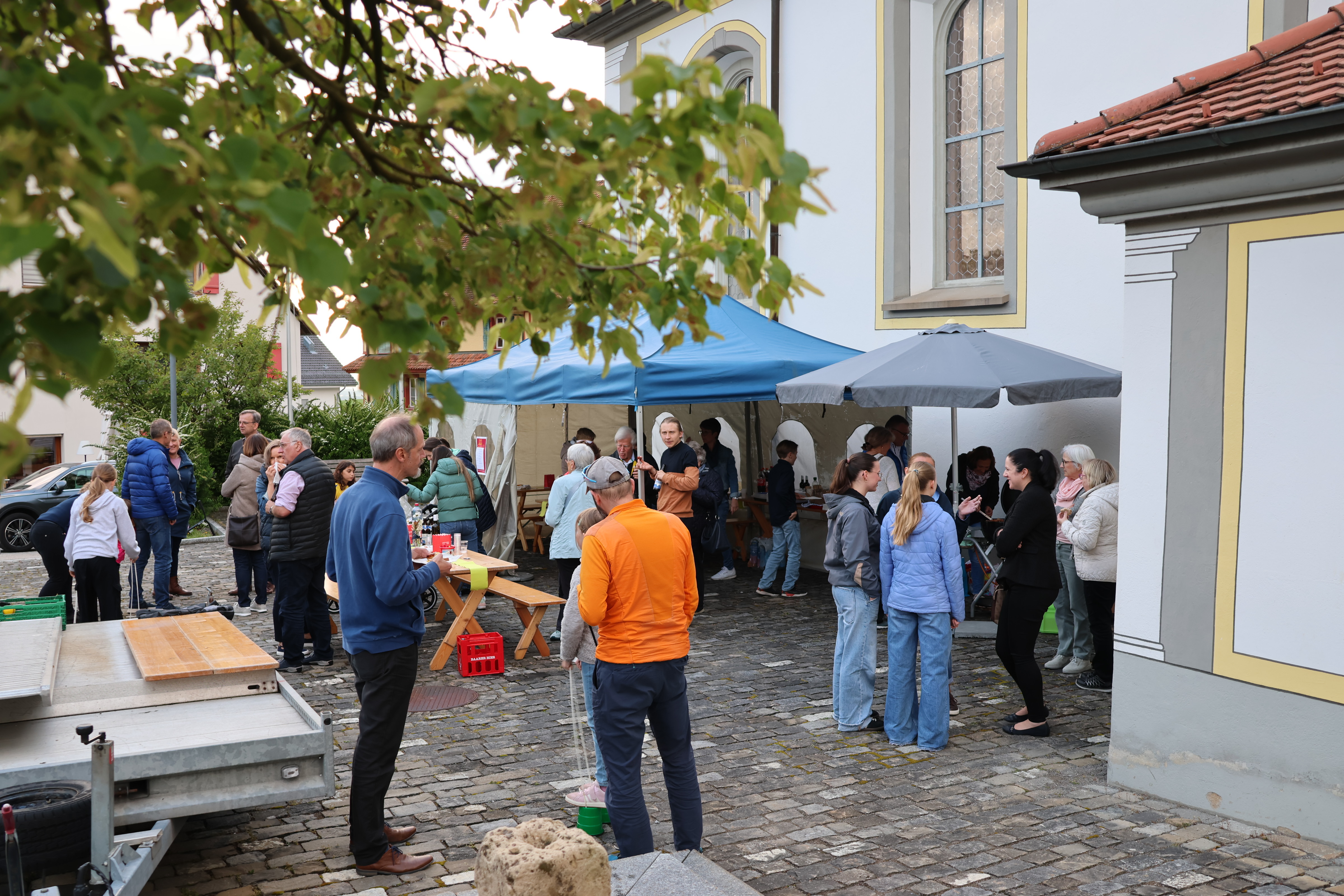 Gemütliches Beisammensein in Allenwinden. Foto: Arnold Landtwing