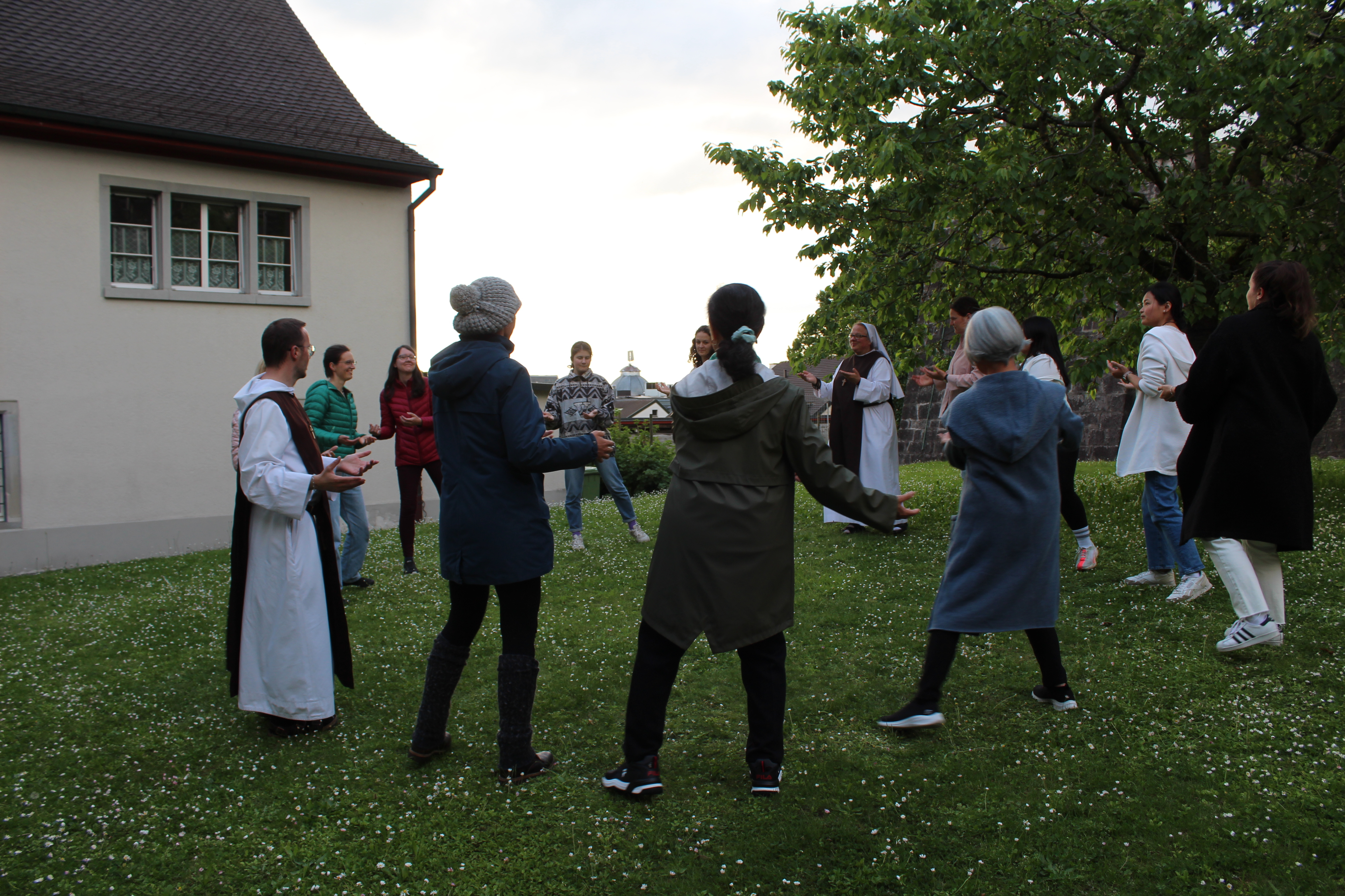 Israelische Tänze in Zug. Foto: Melanie Schnider